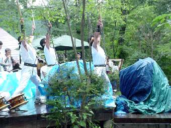 �܂ق�Α��ېX�̃R���T�[�g���̂Q�y��ꕔ�V�n�̌ۓ��z