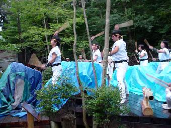 �܂ق�Α��ېX�̃R���T�[�g���̂R�y��ꕔ�V�n�̌ۓ��z