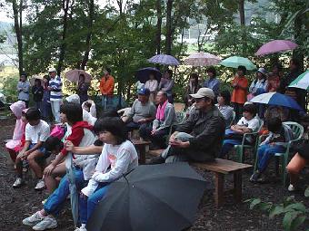 �܂ق�Α��ېX�̃R���T�[�g���̂U�y�J�̒��̂��q���܁z