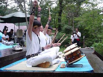 �܂ق�Α��ېX�̃R���T�[�g���̂X�y��O������V�āz